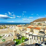 Cosy Rooftop Terrace Апартаменты *
