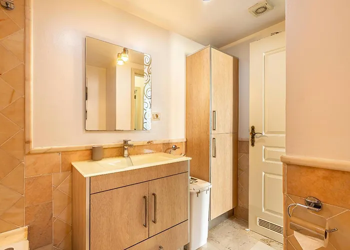 Cosy Rooftop Terrace *